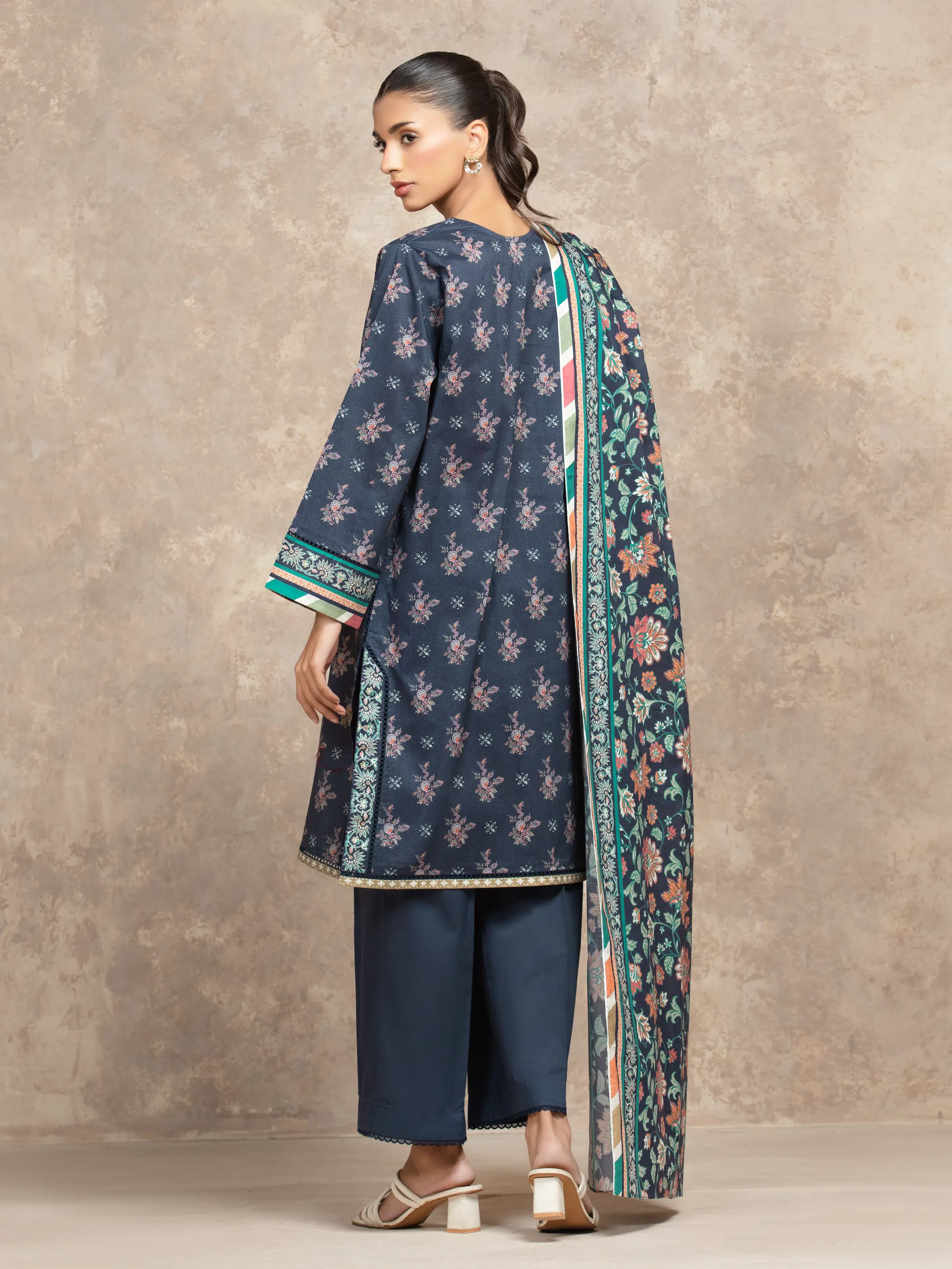 Printed Khaddar Suit - EWU5A3-36026-3P - Image 6
