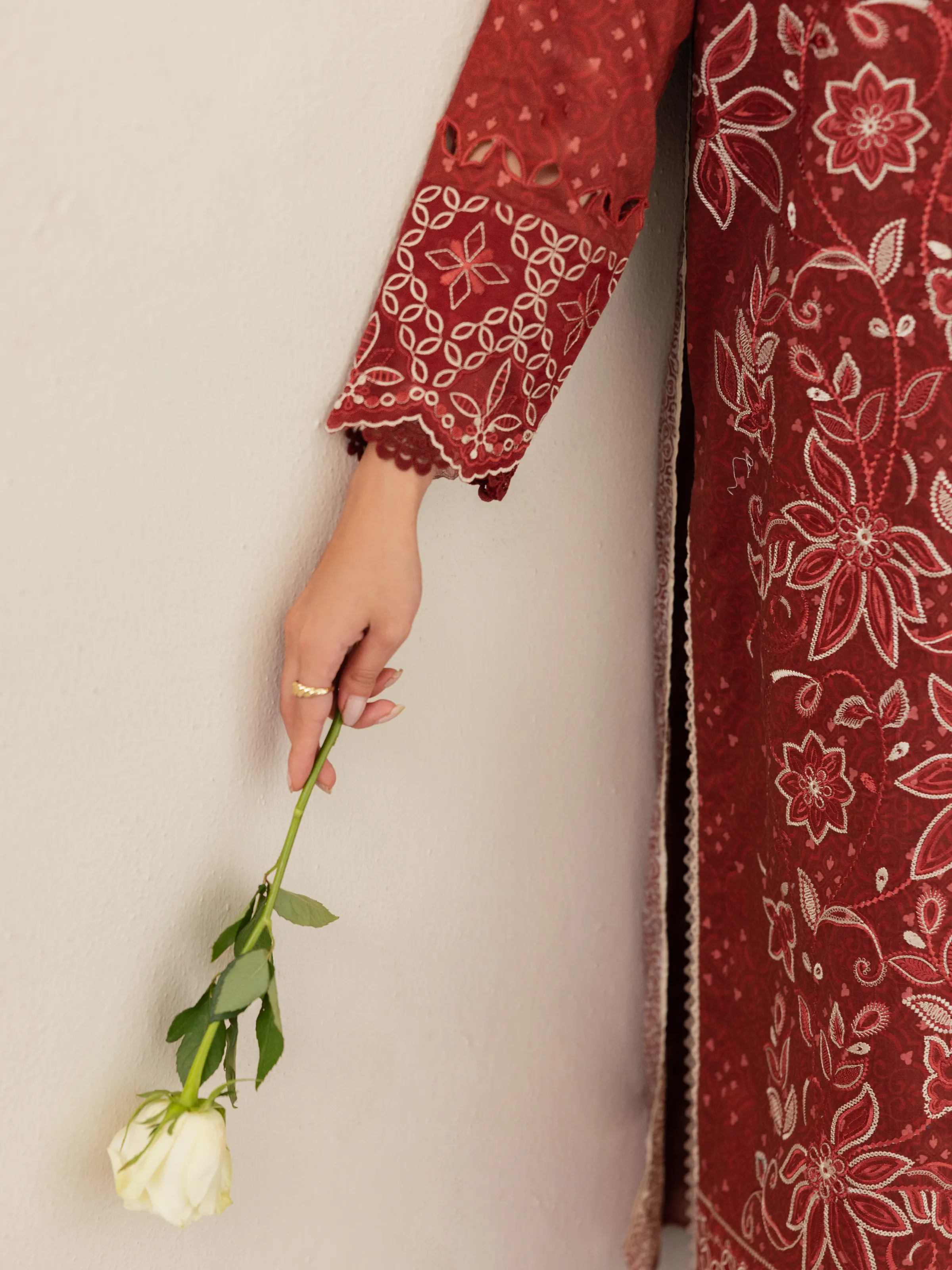 Embroidered Lawn Suit - EWU5V1-31425-3P - Image 4