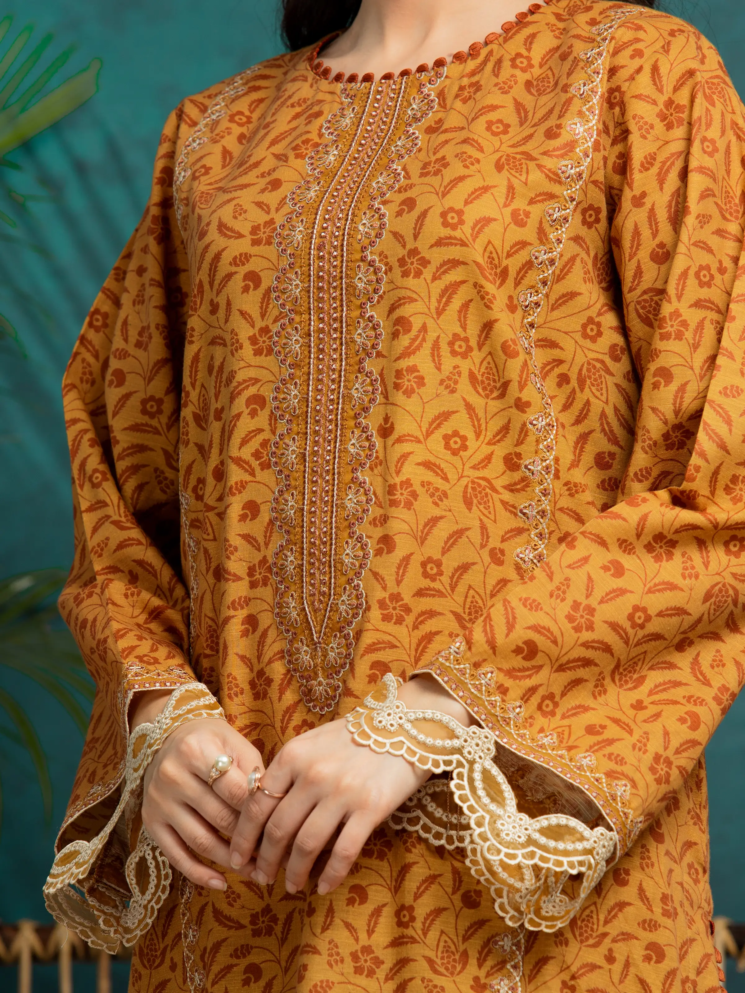 Embroidered Khaddar Suit - EWU24V12-30191-3P - Image 3