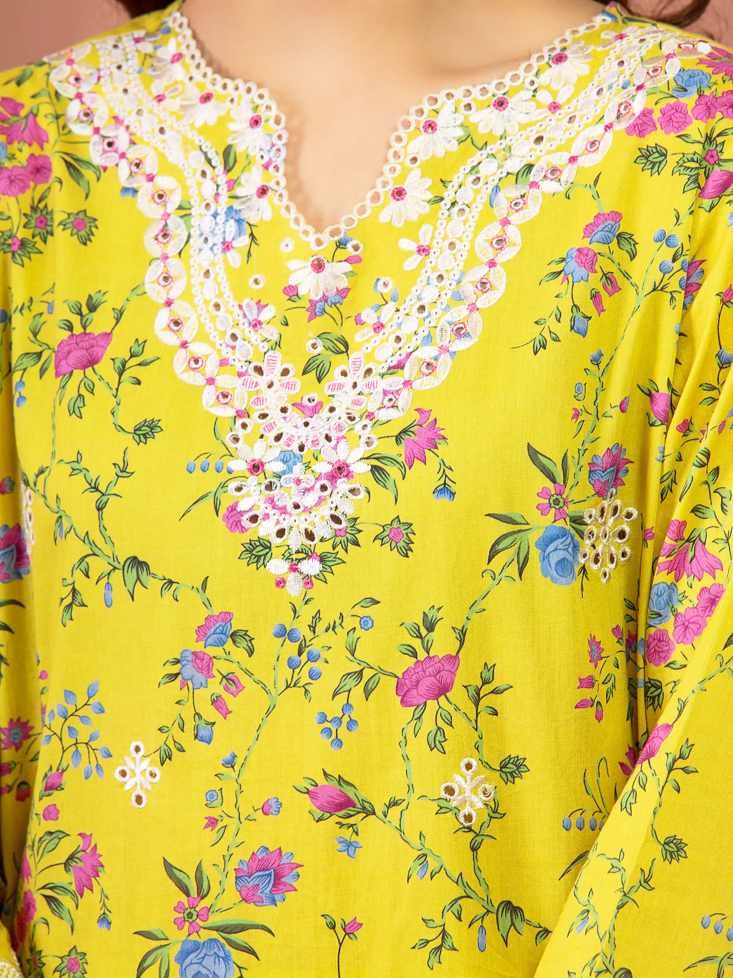Embroidered Lawn Suit - EWU5V1-31455-3P - Image 3