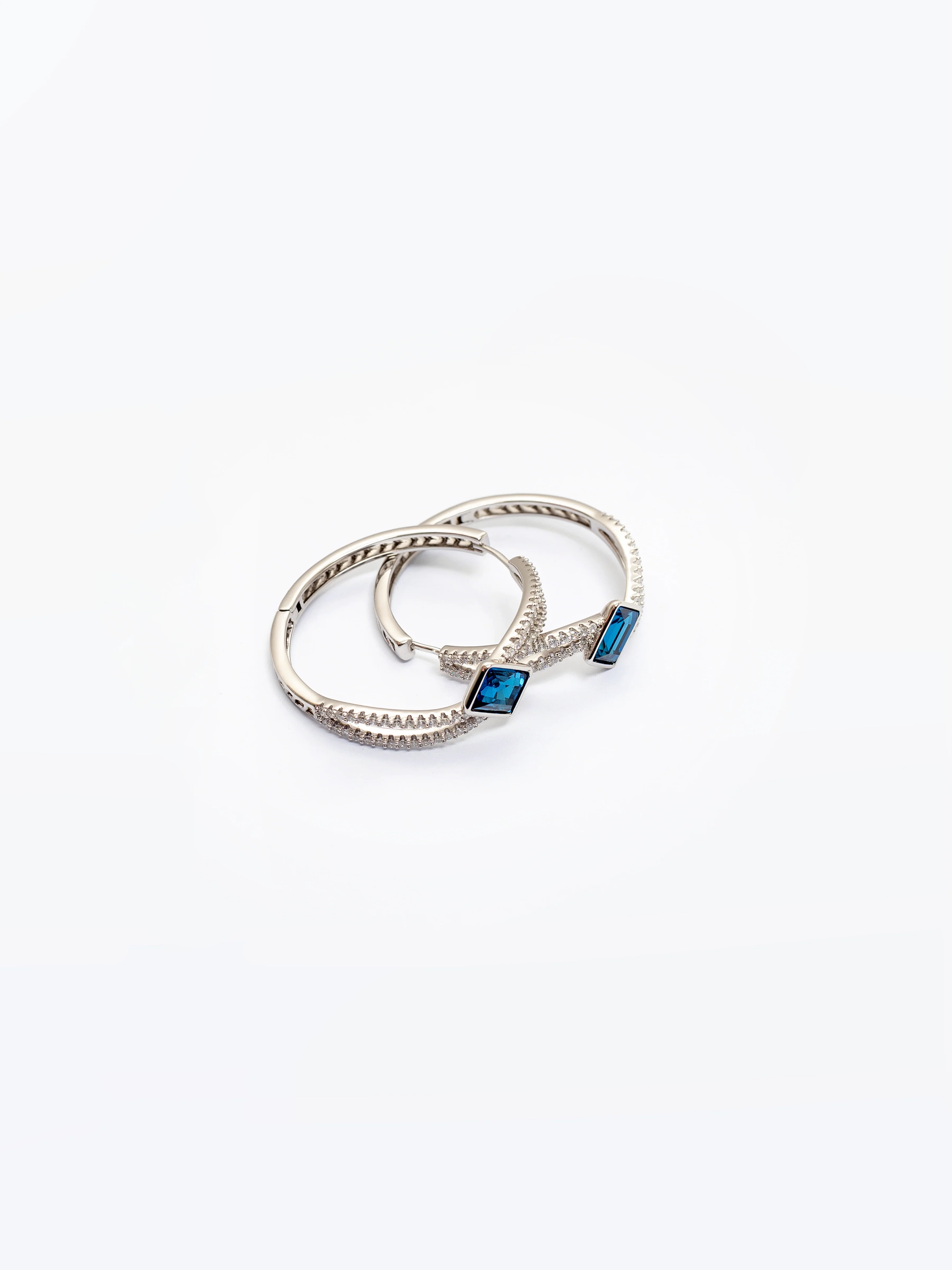 Sliver Hoop Earrings With Blue Gemstone - EAWE5-016